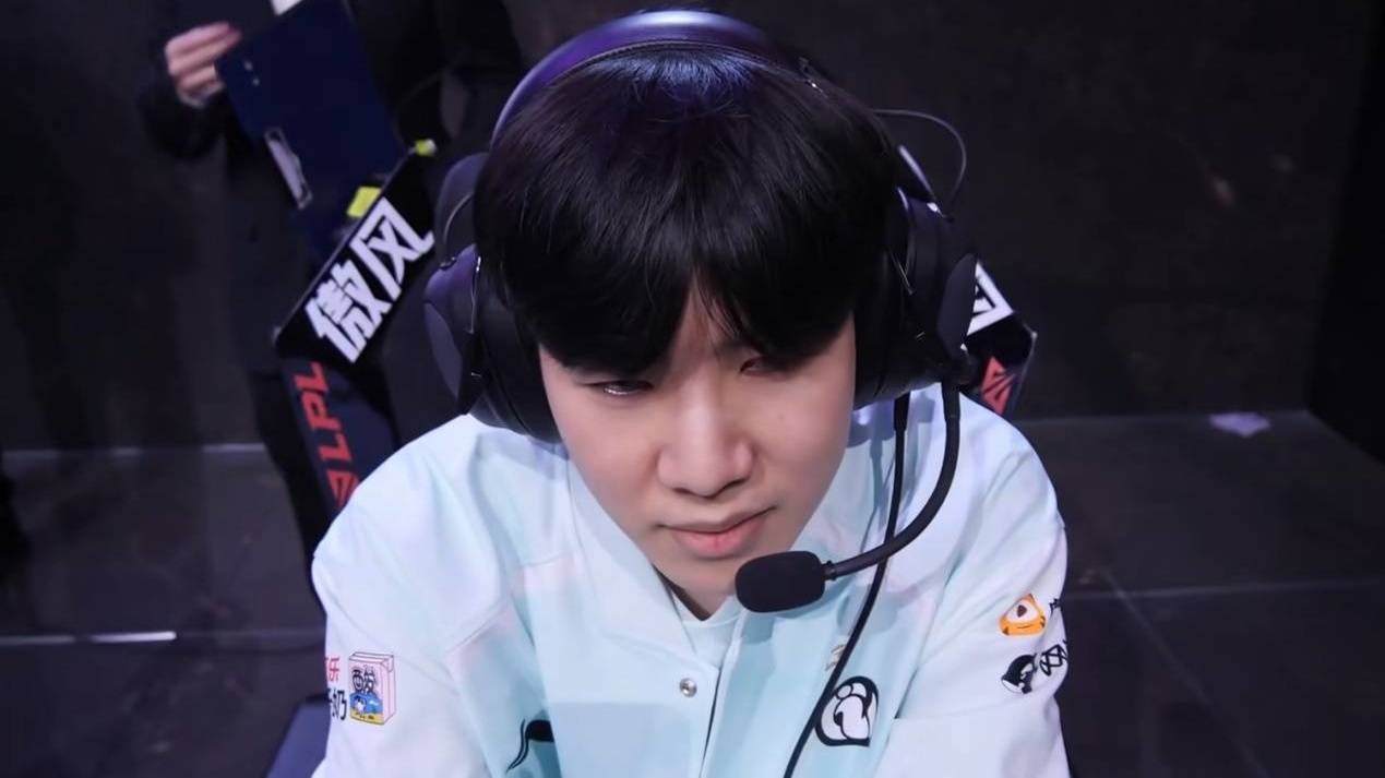 路资格, 手也牵扯进 路资格, 手也牵扯进