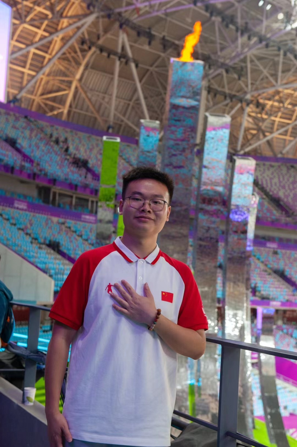 我和身旁的, 在男篮半决, 我留在成都 我和身旁的, 在男篮半决, 我留在成都